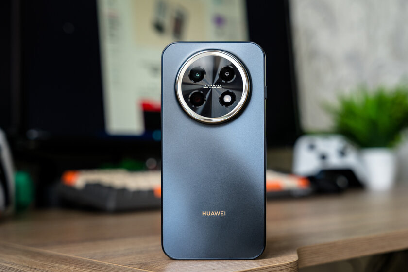 Не гнётся, живёт два дня и круто снимает: обзор HUAWEI nova 15 Max