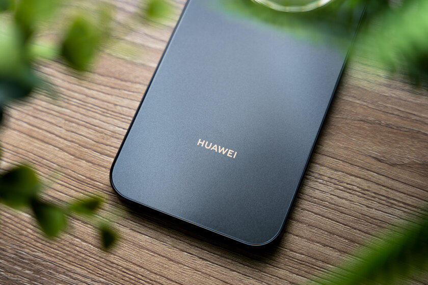 Не гнётся, живёт два дня и круто снимает: обзор HUAWEI nova 15 Max