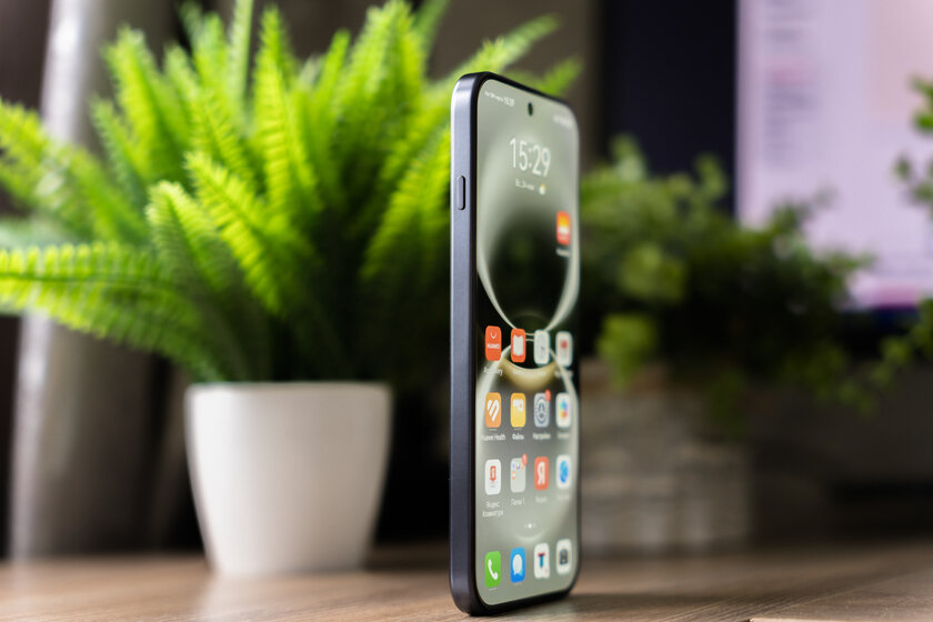 Не гнётся, живёт два дня и круто снимает: обзор HUAWEI nova 15 Max
