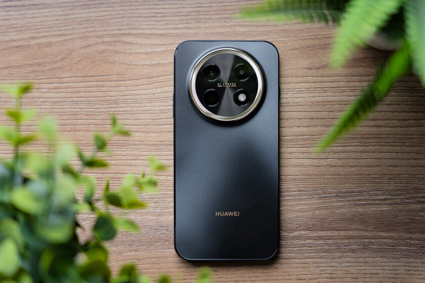 Не гнётся, живёт два дня и круто снимает: обзор HUAWEI nova 15 Max