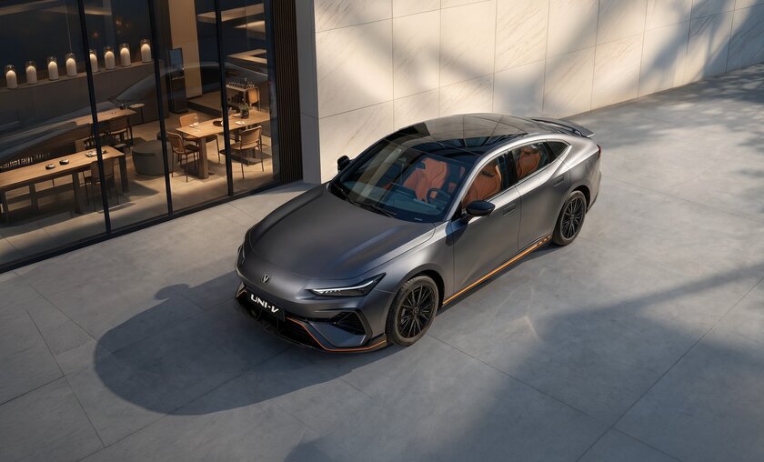 Changan привёз в Россию новый UNI-V 2.0T — спортивный лифтбэк с классическим «автоматом»