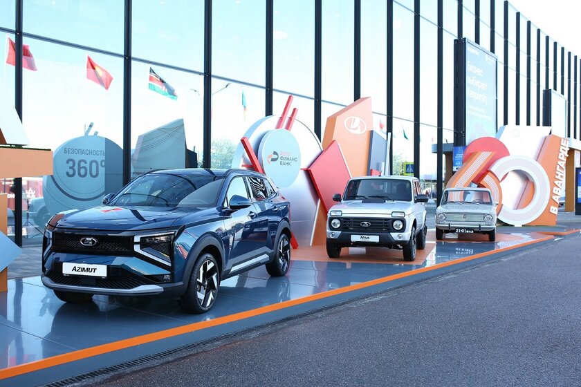 LADA Azimut и LADA Iskra TMS стали главными премьерами АВТОВАЗа на ПМЭФ-2026