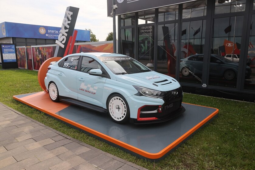 LADA Azimut и LADA Iskra TMS стали главными премьерами АВТОВАЗа на ПМЭФ-2026