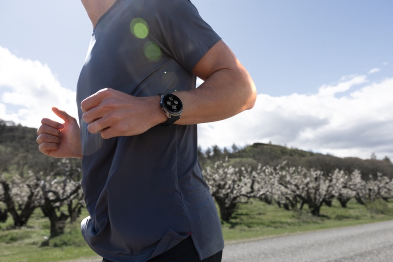Amazfit представила в России титановые Cheetah 2 Pro — умные часы для профессиональных марафонцев