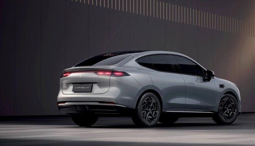 В России уже можно предзаказать премиальный электрокроссовер GAC Hyptec HT — от 5 999 000 рублей