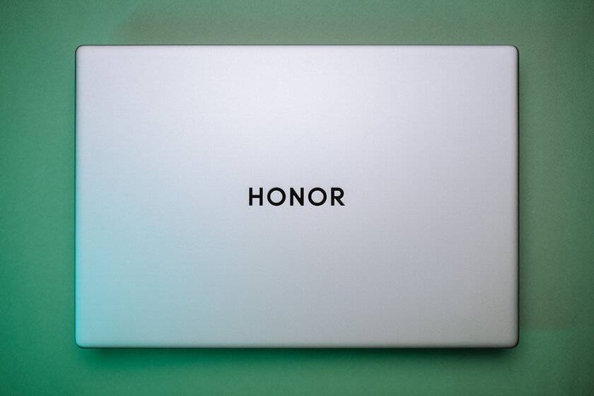 Прочный ноутбук с внушительным временем автономной работы: обзор HONOR MagicBook 16 2026 — Дизайн корпуса. 1