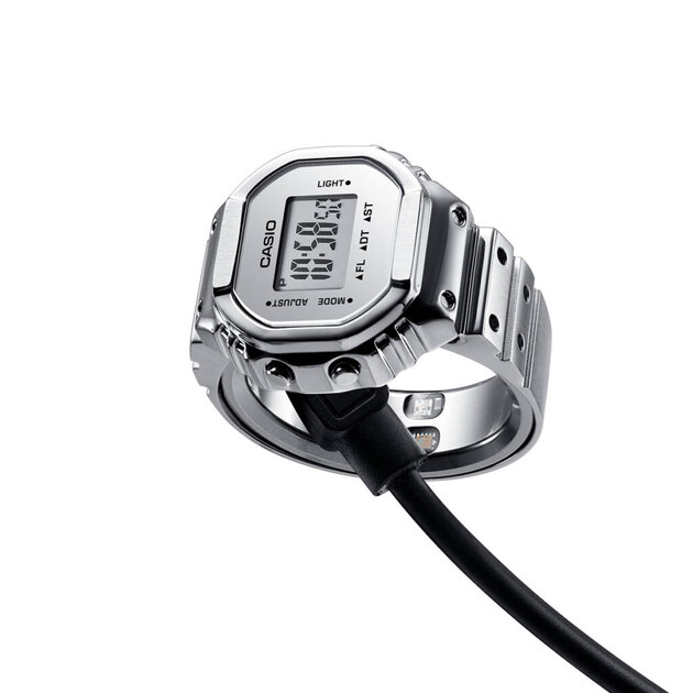 Casio выпустила первое в истории компании кольцо с пульсометром в виде часов