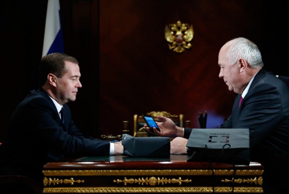 ФСБ может прослушивать владельцев YotaPhone 2