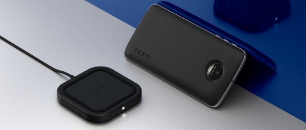 Новые флагманы Moto Z получили модульные чехлы, но потеряли разъем 3,5 мм