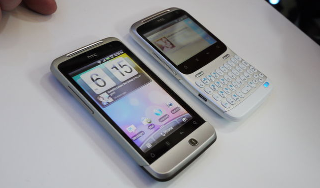 Facebook*-фон от HTC в 2013 году