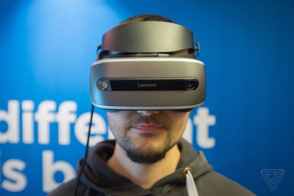 Lenovo показала дешевый шлем виртуальной реальности для Windows 10