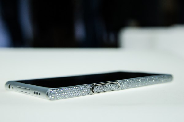 Премиальный смартфон Lumigon T3 выходит на российский рынок
