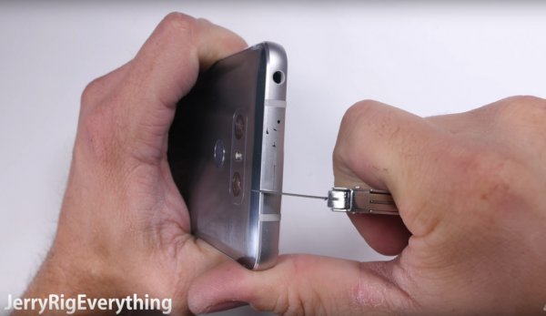 LG G6 невозможно согнуть