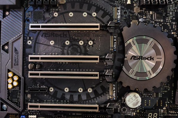 Фото: первые материнские платы на чипсете Intel X299
