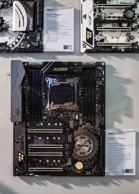 Фото: первые материнские платы на чипсете Intel X299