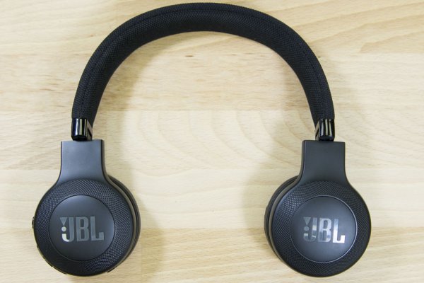 Обзор Bluetooth-наушников JBL E45BT — Внешний вид и удобство использования. 6