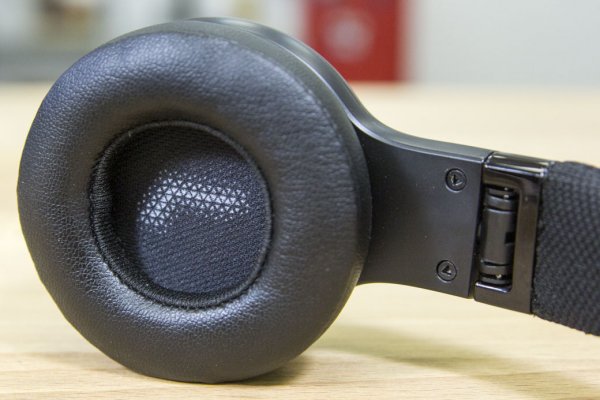 Обзор Bluetooth-наушников JBL E45BT — Внешний вид и удобство использования. 9