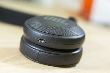 Обзор Bluetooth-наушников JBL E45BT — Органы управления и функционал. 6