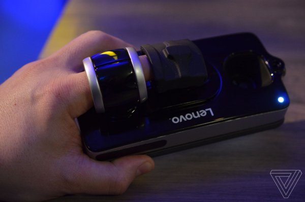 MotoMods пополнились модулями со слайдерной клавиатурой и медицинскими датчиками