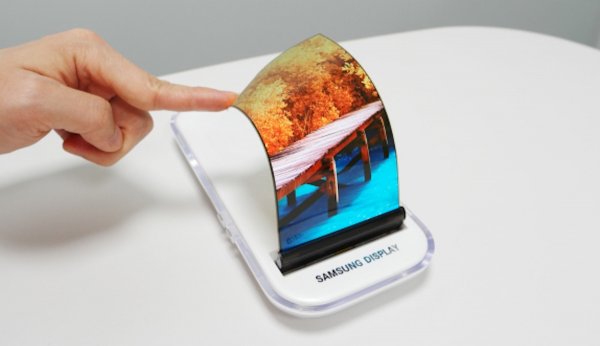 Samsung может начать производство складных смартфонов уже в этом году
