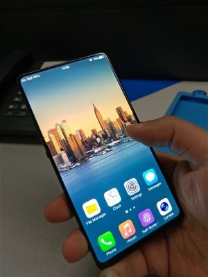 Полностью безрамочный смартфон Vivo показался на фото