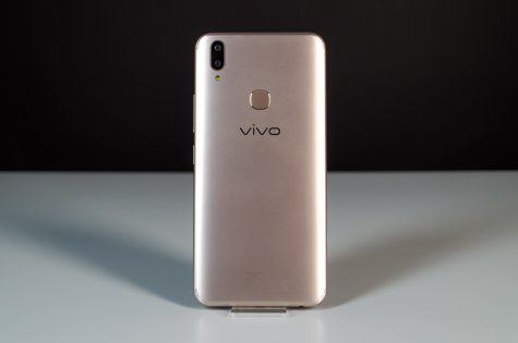 Обзор Vivo V9: удачный подражатель?