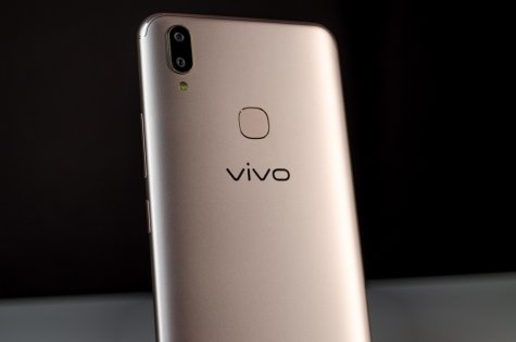 Обзор Vivo V9: удачный подражатель?