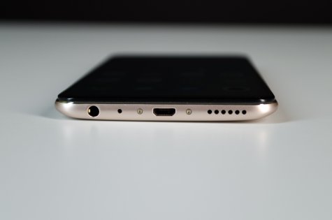 Обзор Vivo V9: удачный подражатель?