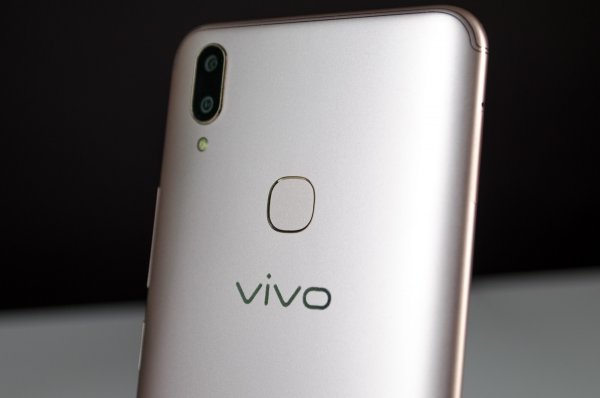Обзор Vivo V9: удачный подражатель?