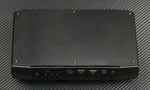 Игровой ПК в рюкзаке: обзор Intel NUC Hades Canyon