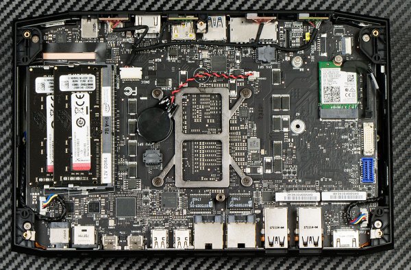 Игровой ПК в рюкзаке: обзор Intel NUC Hades Canyon