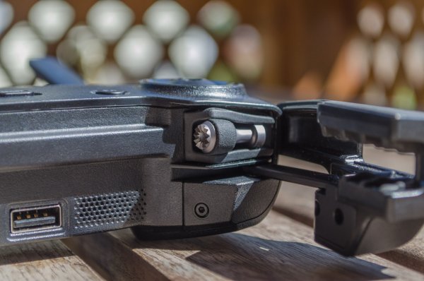 Обзор DJI Mavic Air — компактный дрон для начинающего пилота