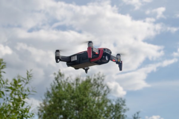 Обзор DJI Mavic Air — компактный дрон для начинающего пилота