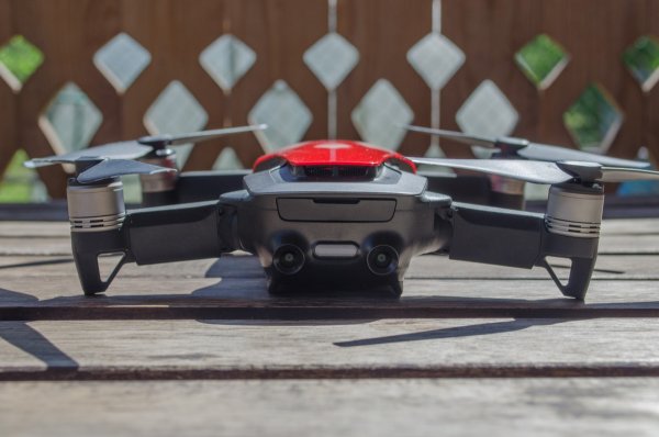 Обзор DJI Mavic Air — компактный дрон для начинающего пилота