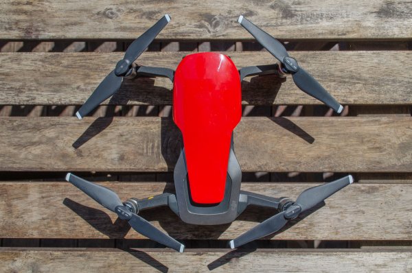 Обзор DJI Mavic Air — компактный дрон для начинающего пилота