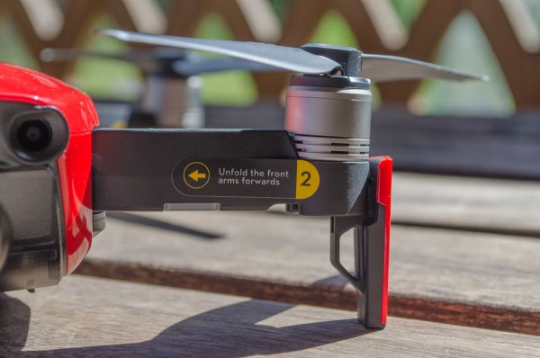 Обзор DJI Mavic Air — компактный дрон для начинающего пилота