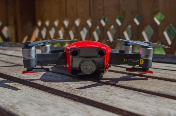 Обзор DJI Mavic Air — компактный дрон для начинающего пилота