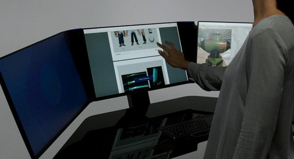SmartDesk — умный стол с тройным дисплеем и сканером документов