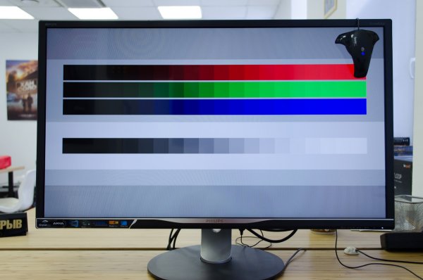 Обзор монитора Philips BDM3270 – нестареющая классика — Дисплей в работе. 5