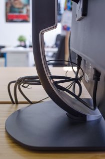 Обзор монитора Philips BDM3270 – нестареющая классика — Внешний вид. 11