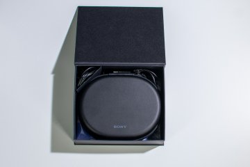 Обзор Sony WH-1000XM2 — передовое шумоподавление — Упаковка и комплект поставки. 4