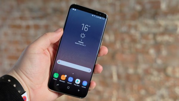 Почему не стоит гнаться за флагманскими смартфонами в 2018 году
