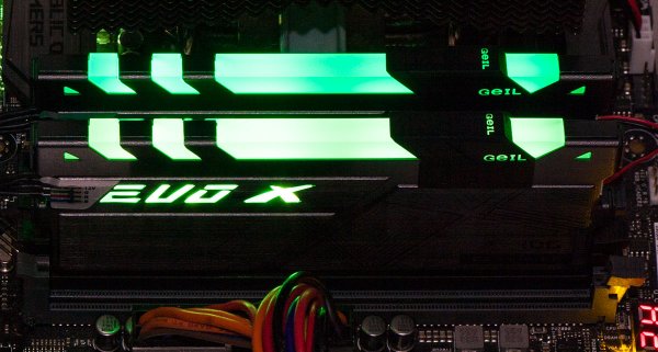 Светошоу в комплекте: Geil EVO X ROG edition DDR4-3000 — Особенности конструкции. 7