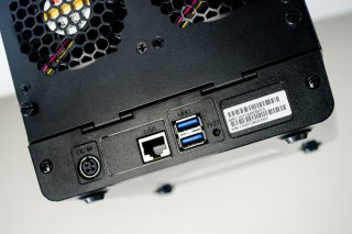 Обзор Synology DiskStation DS418j — Ваш личный — Внешний вид. 10