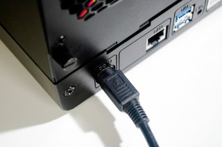 Обзор Synology DiskStation DS418j — Ваш личный — Внешний вид. 11