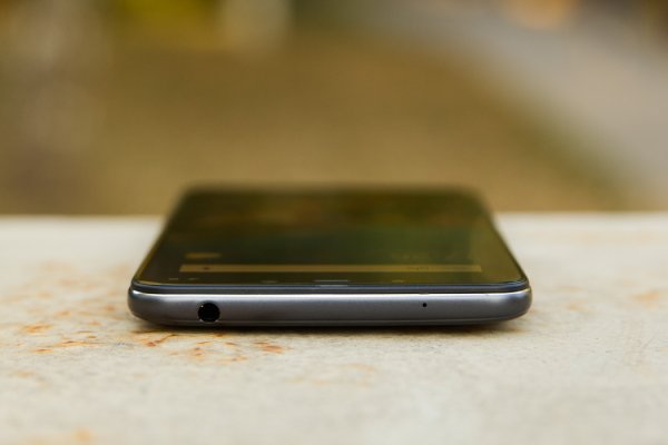 Обзор Pocophone F1: лучший за свою цену — Внешний вид. 10