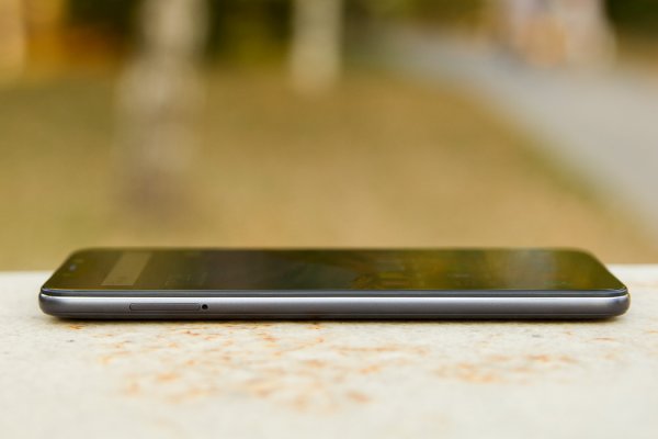 Обзор Pocophone F1: лучший за свою цену — Внешний вид. 11
