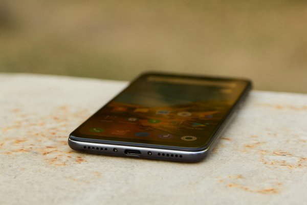 Обзор Pocophone F1: лучший за свою цену — Звук. 1