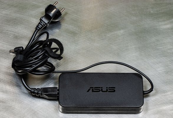 Не до конца гейминг: ASUS X570UD — Комплектация, внешний вид. 1