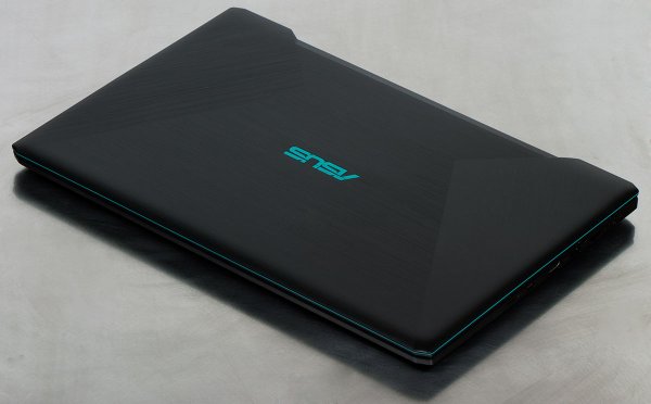 Не до конца гейминг: ASUS X570UD — Комплектация, внешний вид. 4
